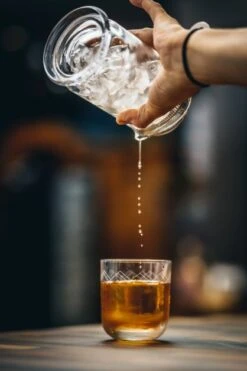 Calabrese Cocktail Footed Mixing Glass 60cl Calabrese -UrbanBar Shop SB1008 3UB4129.4RESIZE